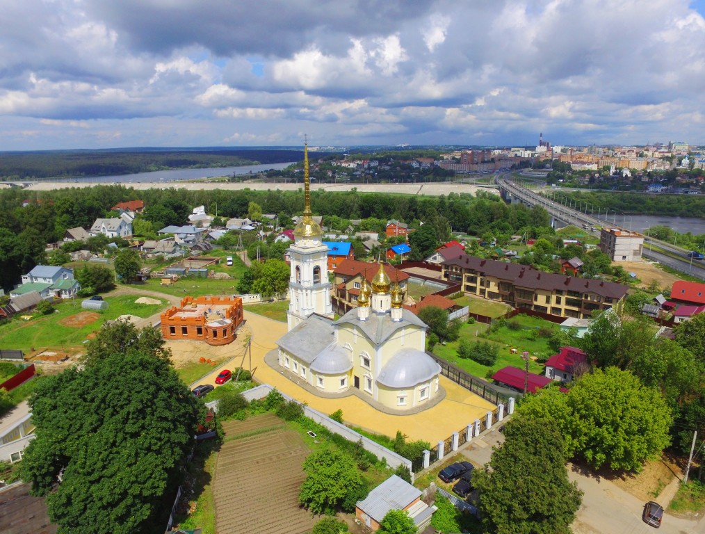 Калуга. Церковь Рождества Пресвятой Богородицы в Ромоданове. общий вид в ландшафте, Вид с юго-востока, фото с квадрокоптера