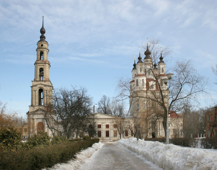 Церковь Космы и Дамиана, Калуга (Калуга, город, Калужская область). общий вид в ландшафте