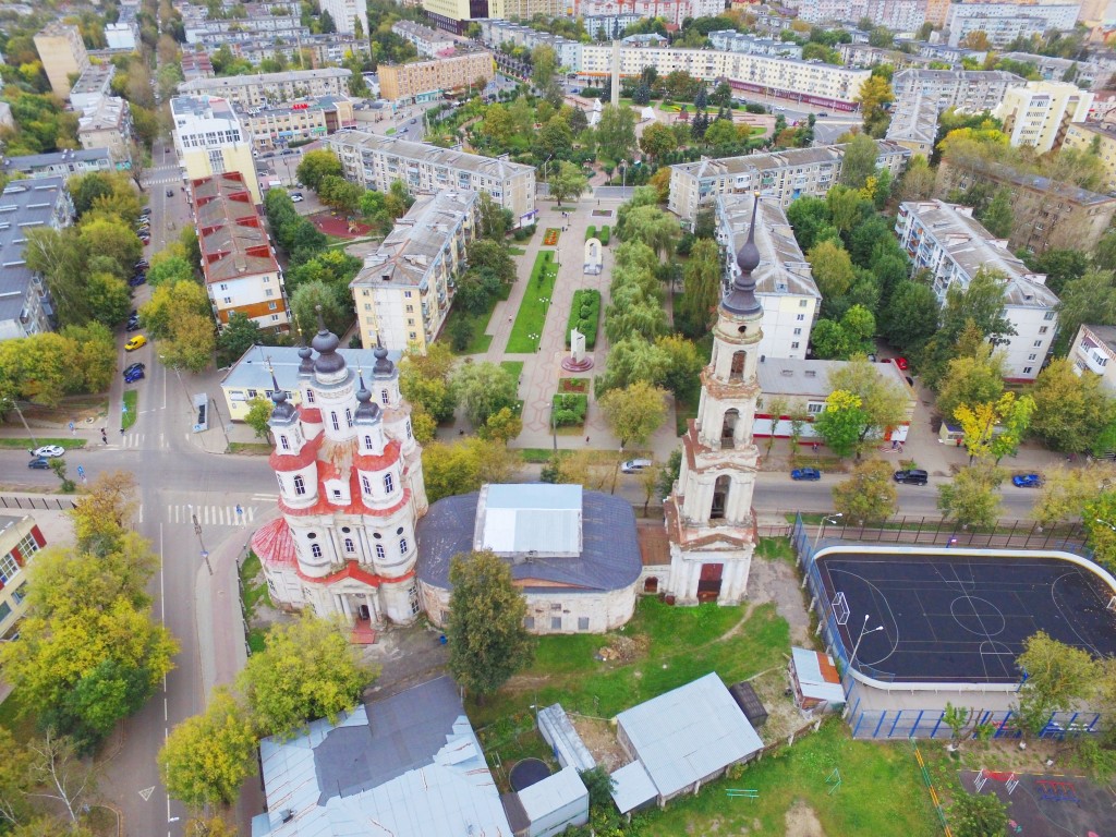 Калуга. Церковь Космы и Дамиана. общий вид в ландшафте, Вид с севера, фото с квадрокоптера