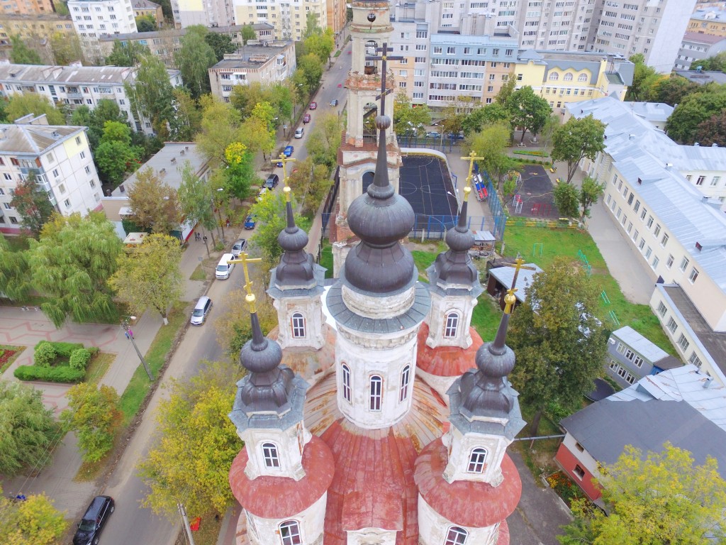 Калуга. Церковь Космы и Дамиана. архитектурные детали, Завершение основного объема храма, фото с квадрокоптера