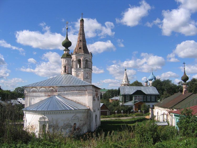 Суздаль. Церковь Николая Чудотворца. общий вид в ландшафте