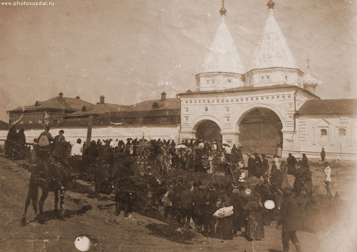 Ризоположенский женский монастырь, Суздаль (Суздальский район, Владимирская область). архивная фотография, Фото с сайта photosuzdal.ru Фото начала 20-го века Крестный ход.
