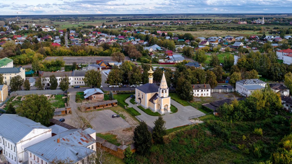 Суздаль. Церковь Усекновения главы Иоанна Предтечи. общий вид в ландшафте