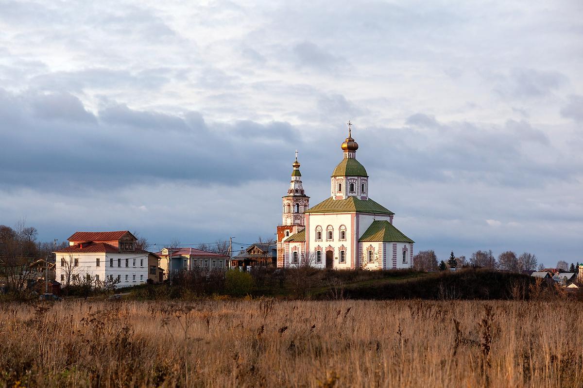 общий вид в ландшафте. Церковь Илии Пророка, Суздаль (Суздальский район, Владимирская область)