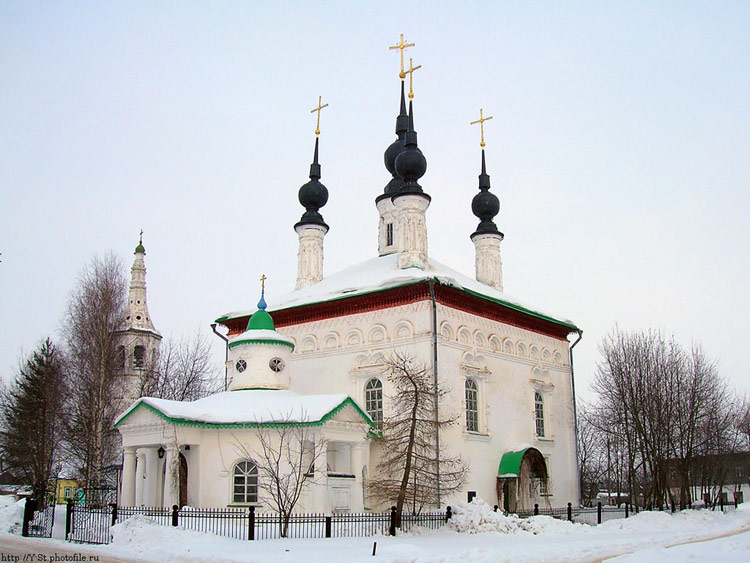 Суздаль. Церковь Константина и Елены. фасады, Построена в 1707 году. Позади - колокольня Скорбященской церкви - 1752г.