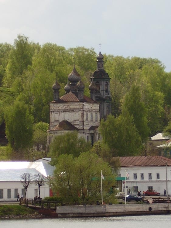 Плёс. Церковь Воскресения Христова. общий вид в ландшафте