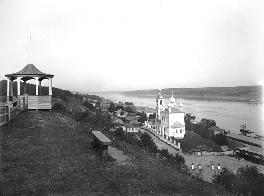 Церковь Воскресения Христова, Плёс (Приволжский район, Ивановская область). архивная фотография, «Альбом ‘Волга от истока до Каспия’» Общий вид города Плёс с горы.1894г.