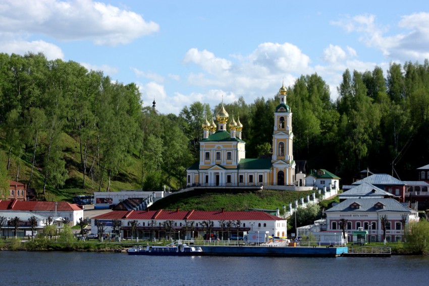 Церковь Воскресения Христова, Плёс (Приволжский район, Ивановская область). общий вид в ландшафте