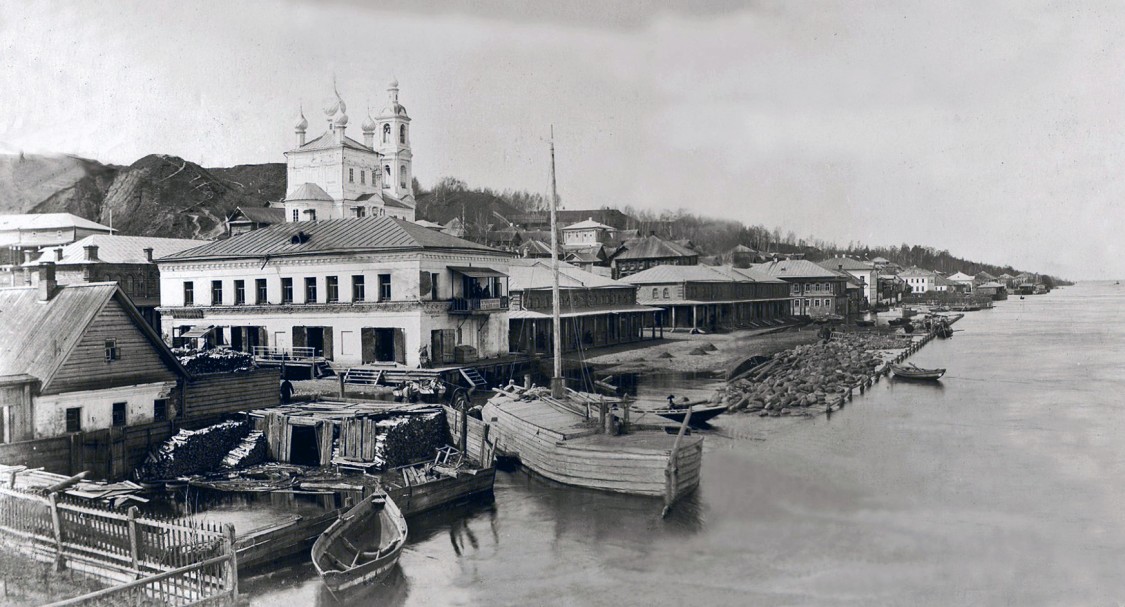 Церковь Воскресения Христова, Плёс (Приволжский район, Ивановская область). архивная фотография, Набережная Плёса во время весеннего разлива Волги. Фотограф И.М. Волгин; из фондов Плёсского музея-заповедника