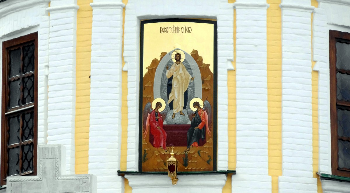 Плёс. Церковь Воскресения Христова. архитектурные детали, Храмовая икона на фасаде апсиды
