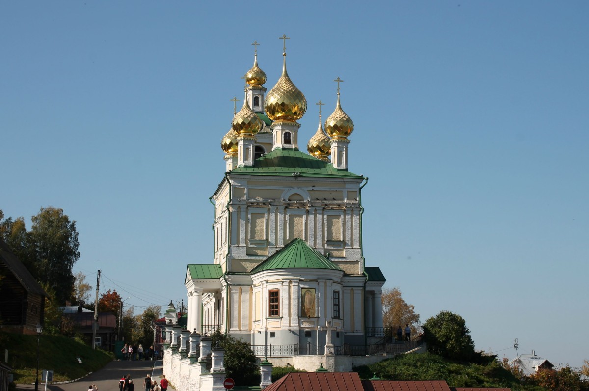 Церковь Воскресения Христова, Плёс (Приволжский район, Ивановская область). фасады, Вид с Торговой  площади