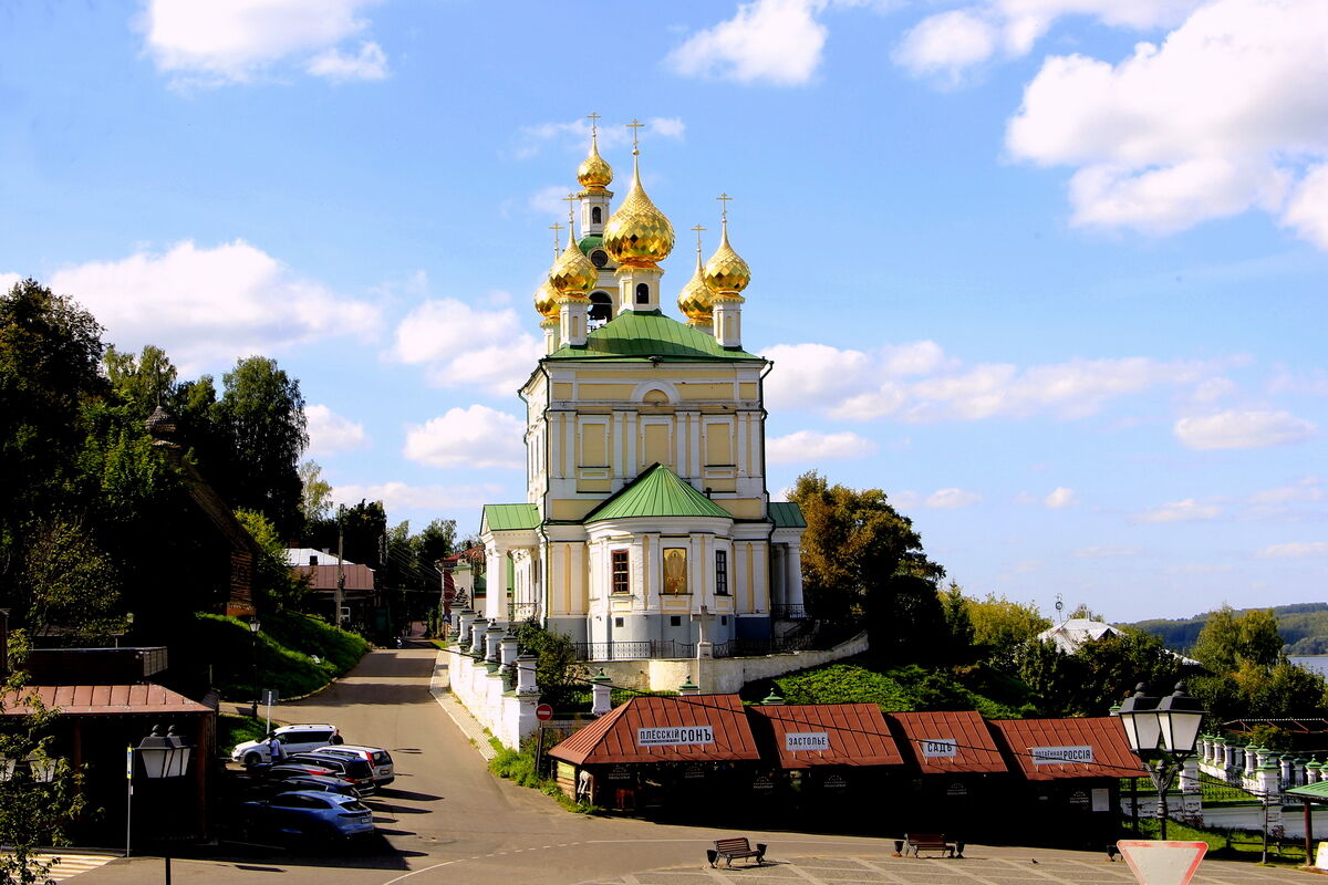 Церковь Воскресения Христова, Плёс (Приволжский район, Ивановская область). общий вид в ландшафте, Вид с востока.