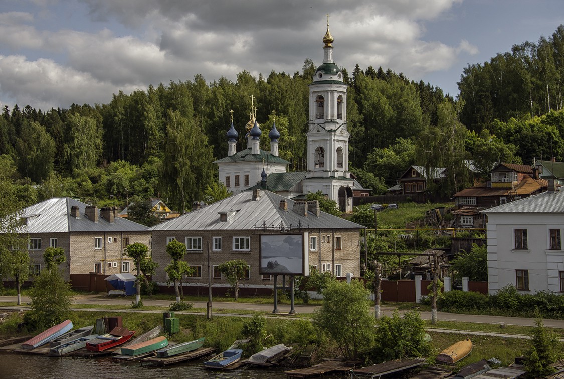 Плёс. Церковь Варвары великомученицы. общий вид в ландшафте, церковь Святой Великомученицы Варвары в Плёсе