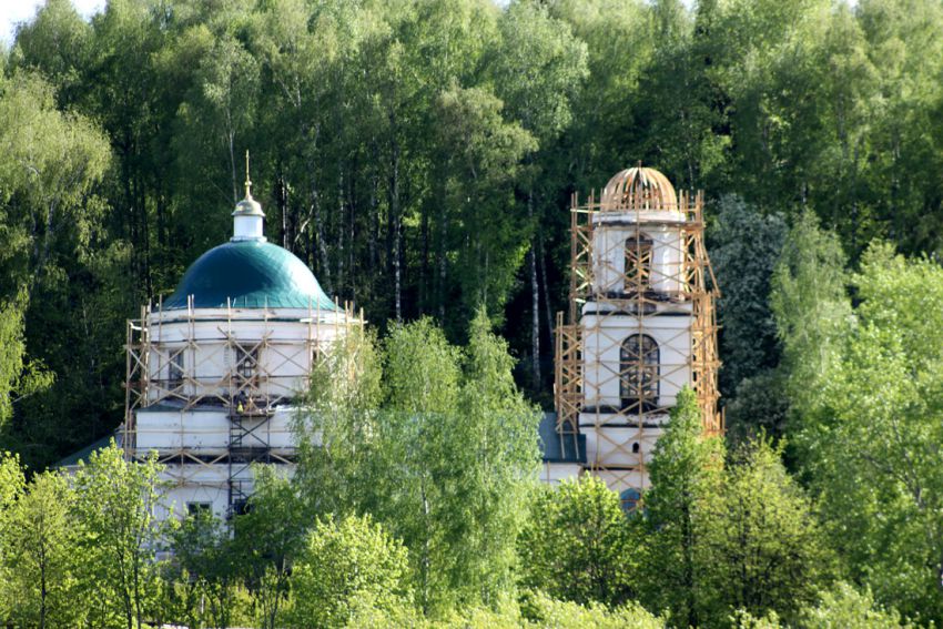 Плёс. Церковь Спаса Преображения. общий вид в ландшафте