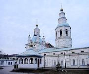 Кафедральный собор Покрова Пресвятой Богородицы, Внутренний двор. На заднем плане слева - крестильный храм<br>, Красноярск, Красноярск, город, Красноярский край