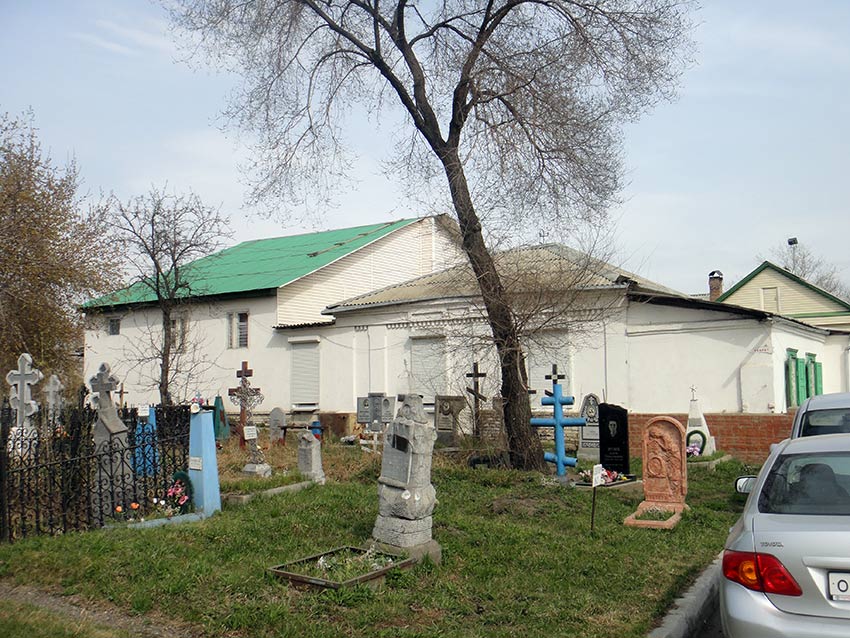 Собор Троицы Живоначальной, Красноярск (Красноярск, город, Красноярский край). дополнительная информация, Хозпостройки на территории храма