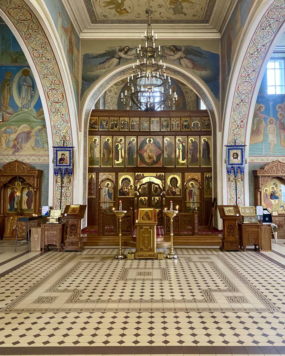 Церковь Иоанна Предтечи в архиерейском доме, Красноярск (Красноярск, город, Красноярский край). интерьер и убранство, Средняя часть храма