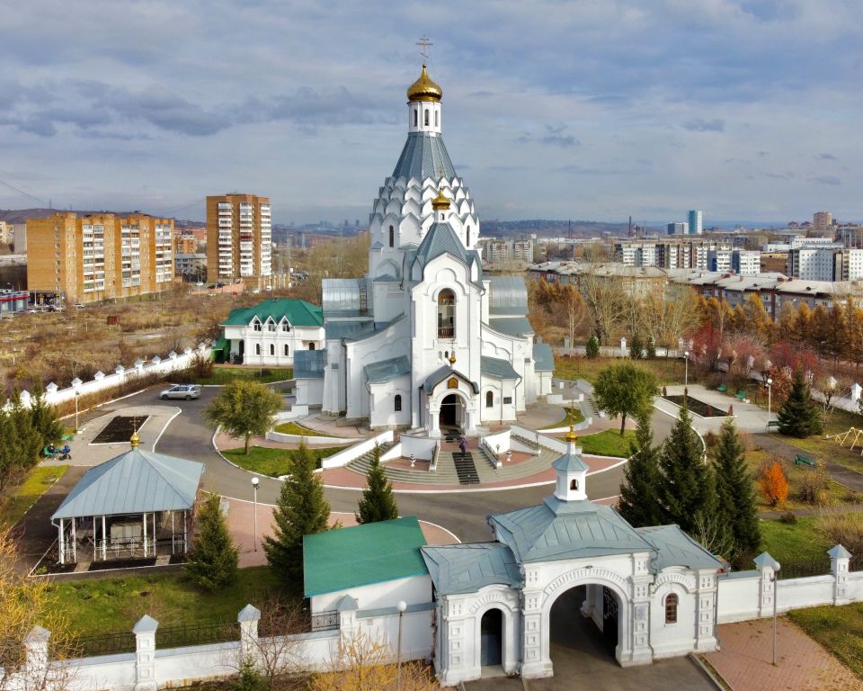 Красноярск. Церковь Чуда Михаила Архангела в Хонех. фасады, Вид с главными воротами