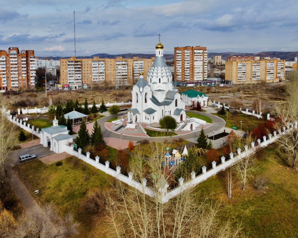 Красноярск. Церковь Чуда Михаила Архангела в Хонех. общий вид в ландшафте, Вся территория вид с ЮЗ