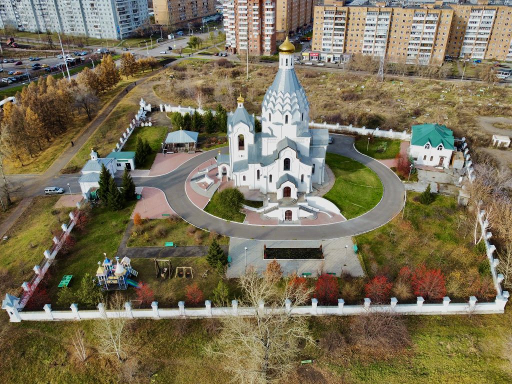 Церковь Чуда Михаила Архангела в Хонех, Красноярск (Красноярск, город, Красноярский край). общий вид в ландшафте, Вся территория вид с юга