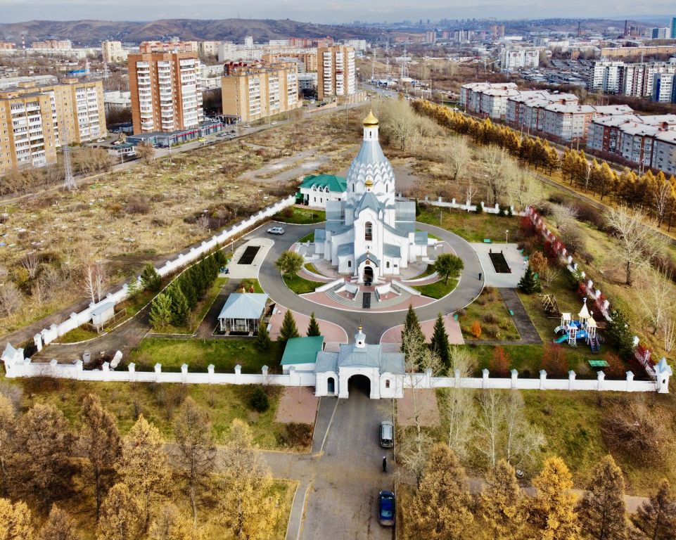 Церковь Чуда Михаила Архангела в Хонех, Красноярск (Красноярск, город, Красноярский край). общий вид в ландшафте, Вся территория вид с запада