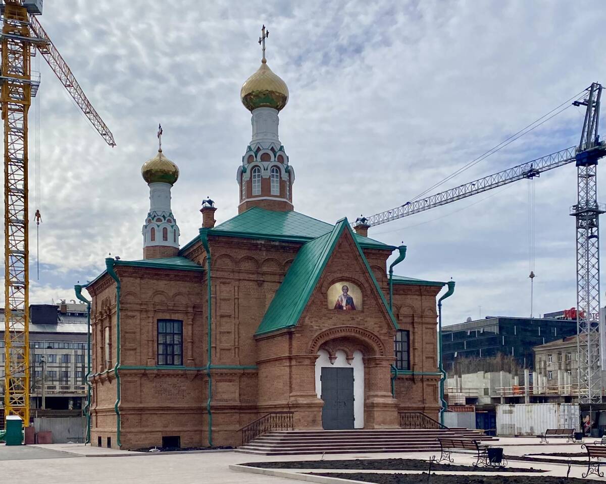 Церковь Николая Чудотворца при Первой городской больнице, Красноярск (Красноярск, город, Красноярский край). фасады, Вид с пр. Мира