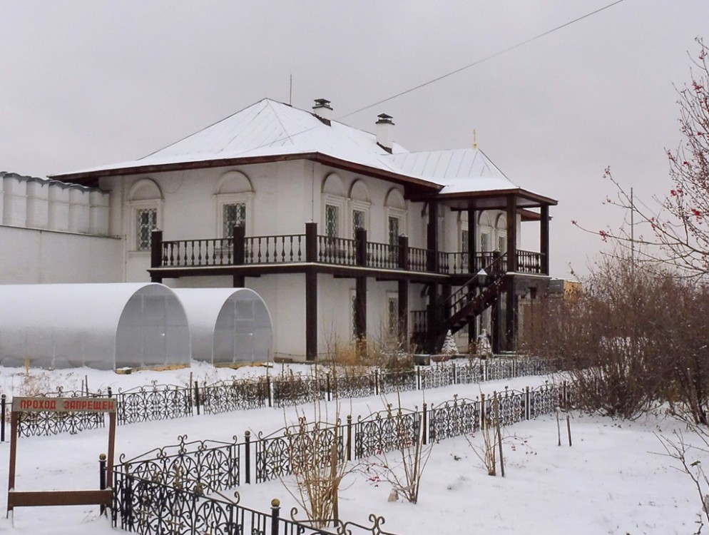 Троицкий монастырь, Тюмень (Тюмень, город, Тюменская область). дополнительная информация, Церковный дом.