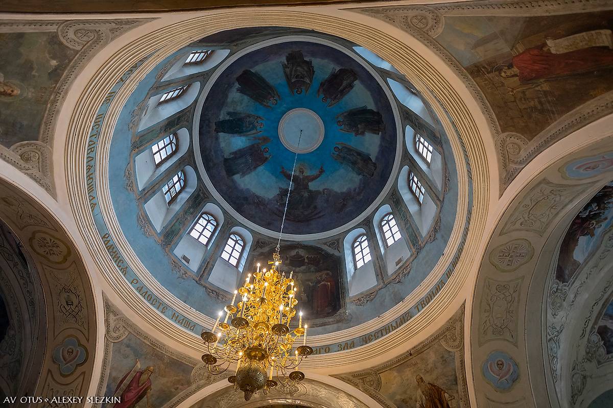Купол трапезной, интерьер и убранство. Кафедральный собор иконы Божией Матери "Знамение", Тюмень (Тюмень, город, Тюменская область)