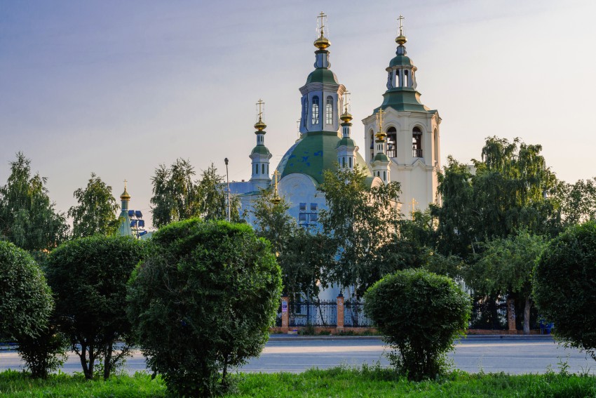 Церковь Воздвижения Креста Господня, Тюмень (Тюмень, город, Тюменская область). общий вид в ландшафте