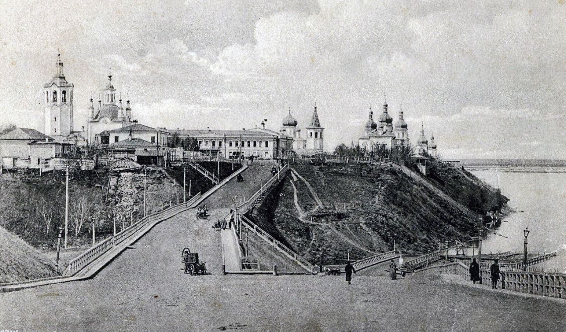 Церковь Воздвижения Креста Господня, Тюмень (Тюмень, город, Тюменская область). архивная фотография, Крестовоздвиженская церковь на фото с левой стороны.