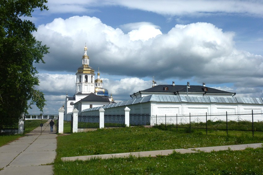 Абалак. Абалакский Знаменский монастырь. общий вид в ландшафте