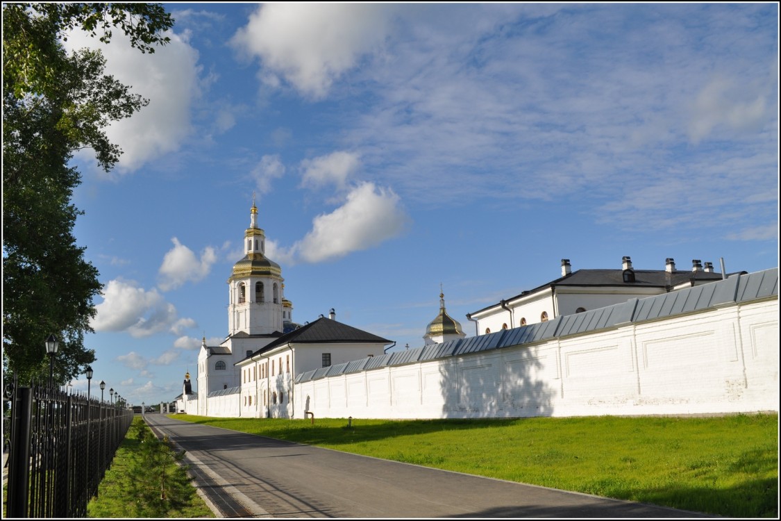 Абалак. Абалакский Знаменский монастырь. фасады