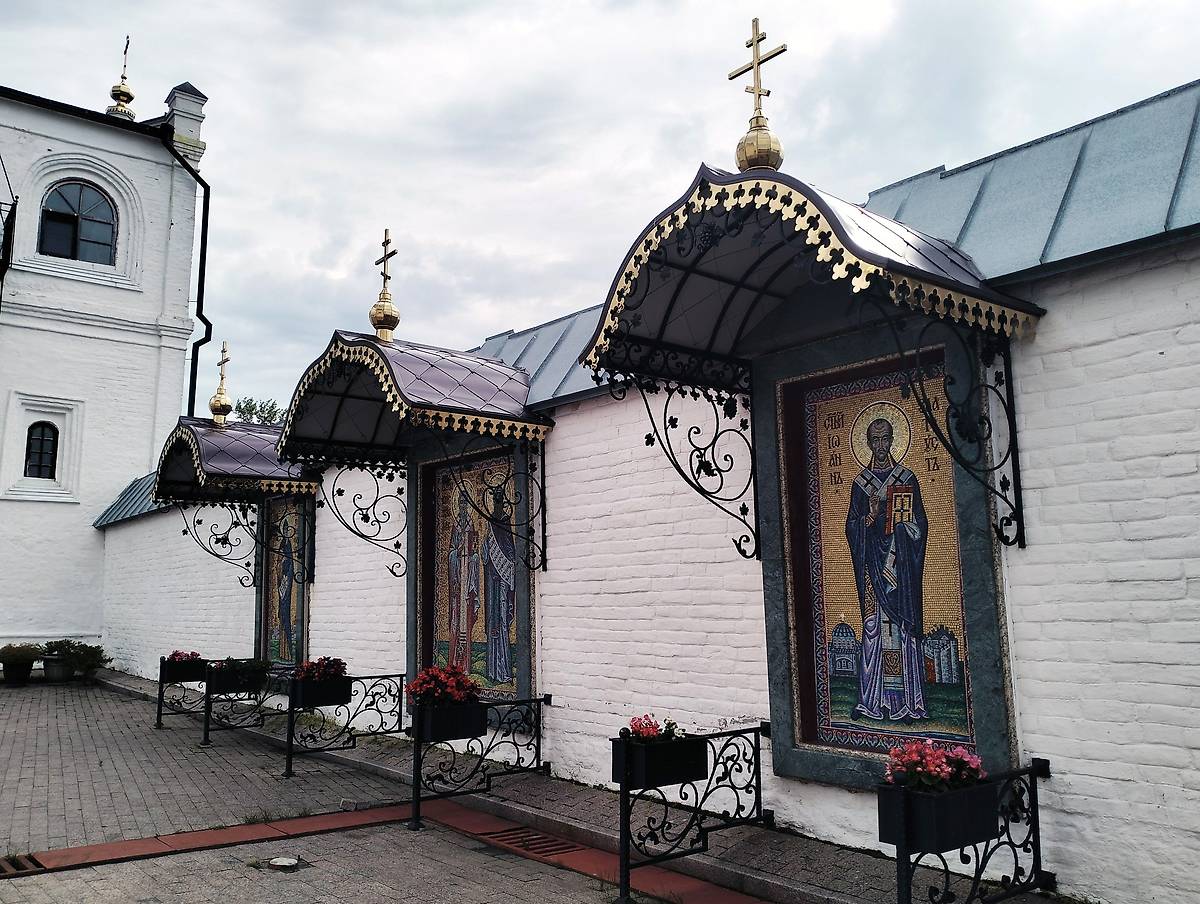 Фрагмент монастырской ограды, архитектурные детали. Абалакский Знаменский монастырь, Абалак (Тобольский район и г. Тобольск, Тюменская область)