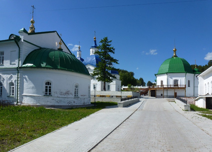Прииртышский. Иоанно-Введенский Междугорский монастырь. фасады
