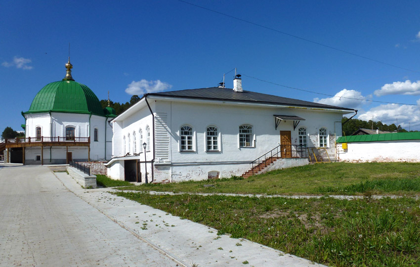 Прииртышский. Иоанно-Введенский Междугорский монастырь. фасады