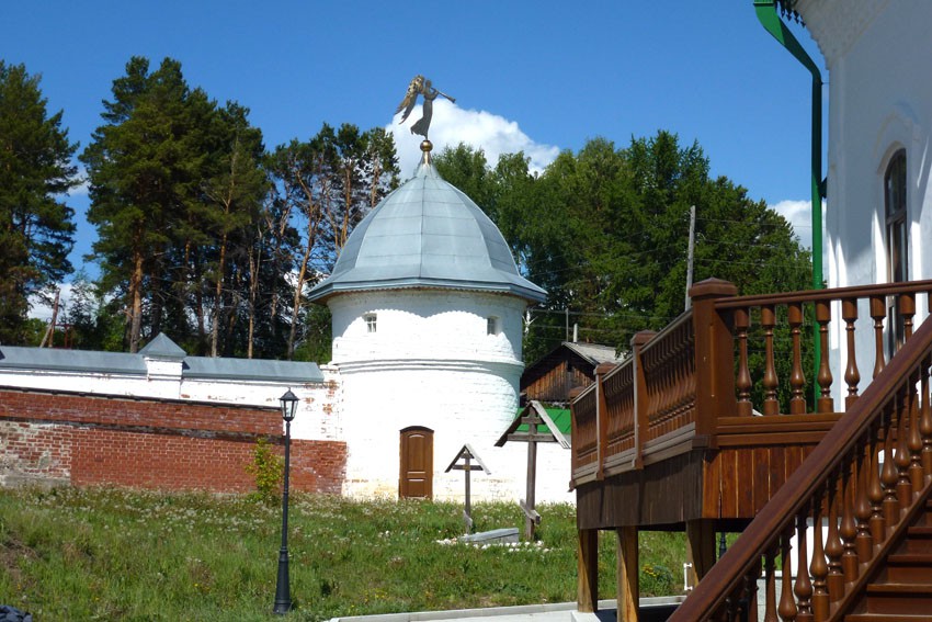 Прииртышский. Иоанно-Введенский Междугорский монастырь. фасады