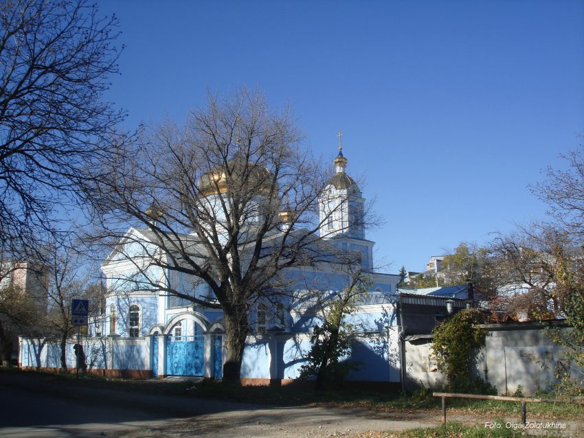 Кисловодск. Церковь Воздвижения Креста Господня. общий вид в ландшафте