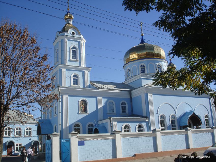 Кисловодск. Церковь Воздвижения Креста Господня. общий вид в ландшафте