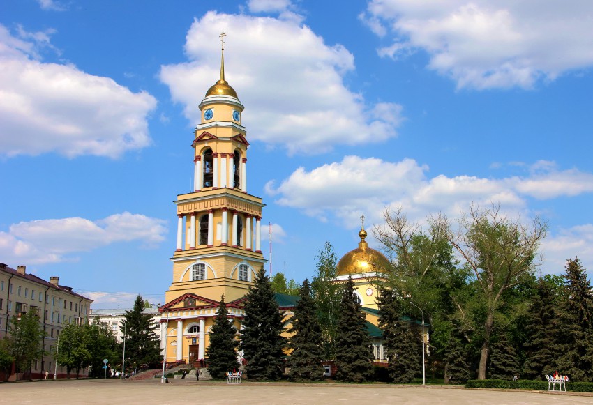 Липецк. Кафедральный собор Рождества Христова. общий вид в ландшафте