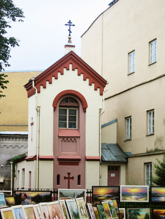 Вильнюс. Церковь Параскевы Пятницы. архитектурные детали, Часовня при церкви