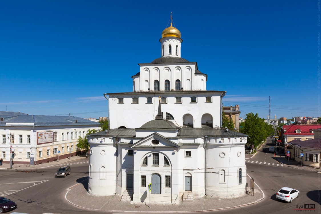 Владимир. Церковь Ризоположения (Положения честной ризы Пресвятой Богородицы во Влахерне) в Золотых воротах. фасады, Вид с оборонительного вала