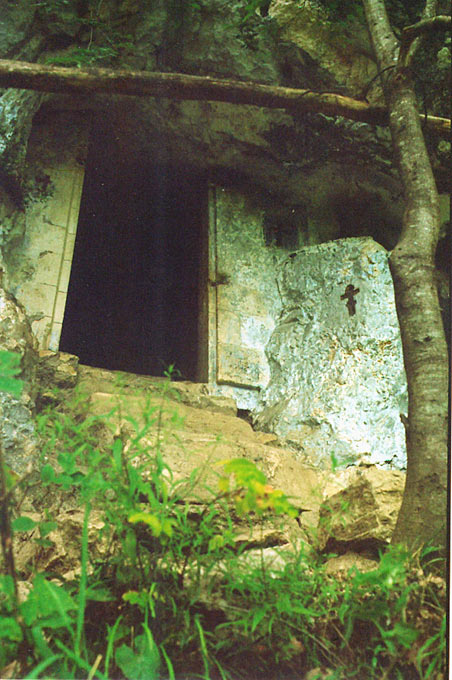 Церковь Симона Кананита, Новый Афон (Абхазия, Прочие страны). архитектурные детали, Пещера Симона Кананита