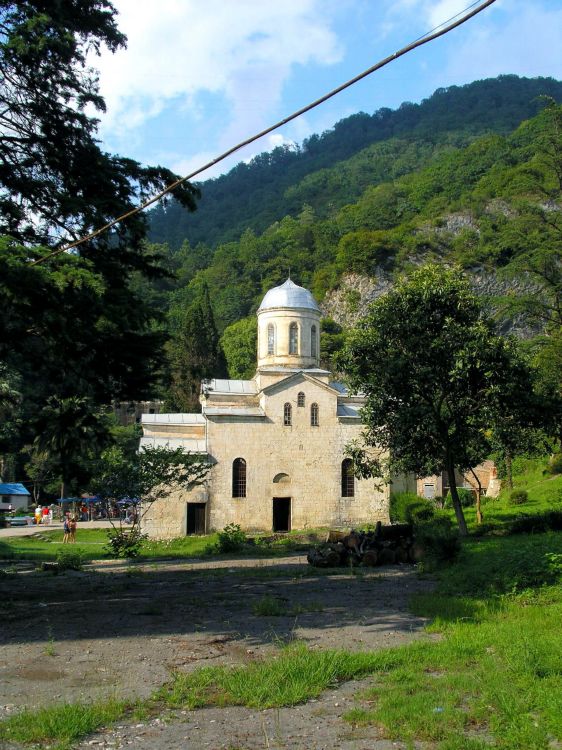 Новый Афон. Церковь Симона Кананита. общий вид в ландшафте, Вид с юга