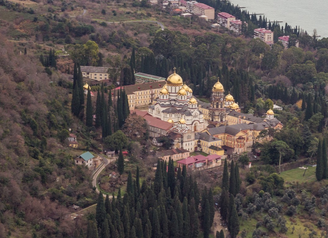 Новый Афон. Новоафонский монастырь Симона Кананита. общий вид в ландшафте