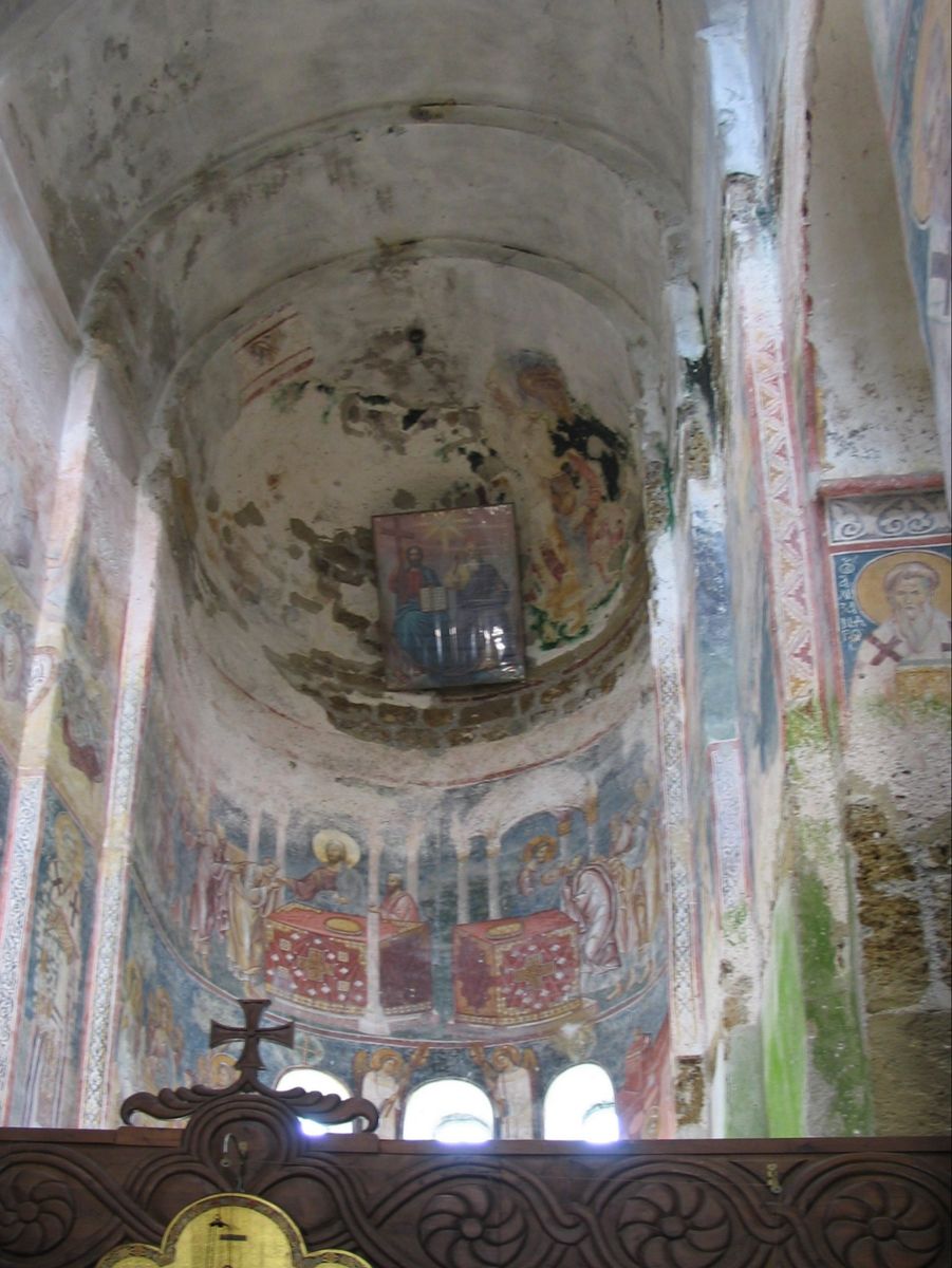 интерьер и убранство. Церковь Успения Пресвятой Богородицы, Лыхны (Абхазия, Прочие страны)