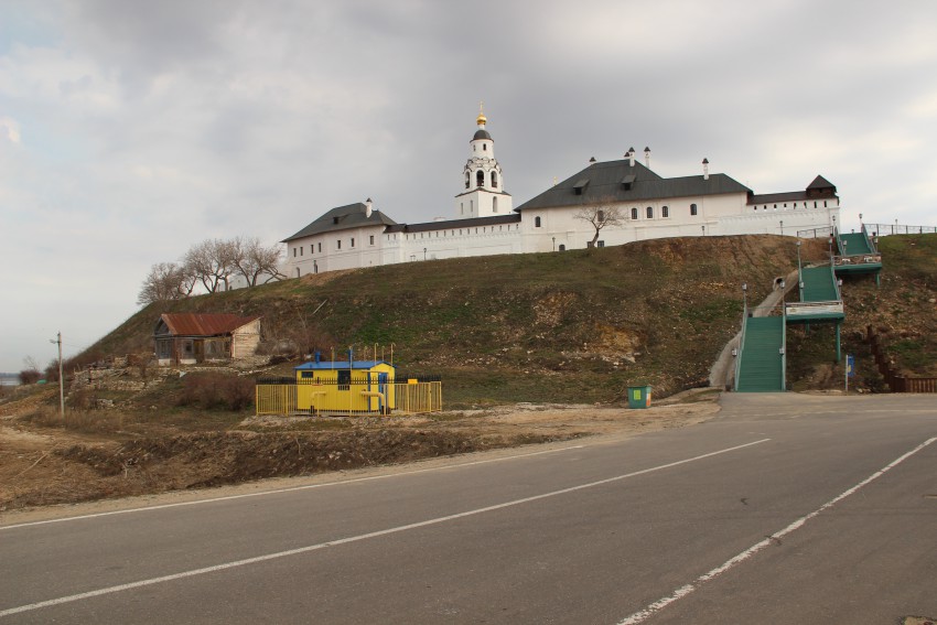 Свияжск. Успенско-Богородичный мужской монастырь. фасады, Вид с юго-запада.