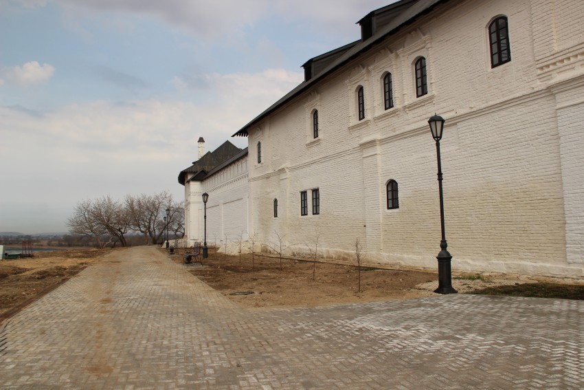 Свияжск. Успенско-Богородичный мужской монастырь. дополнительная информация, Юго-западная стена