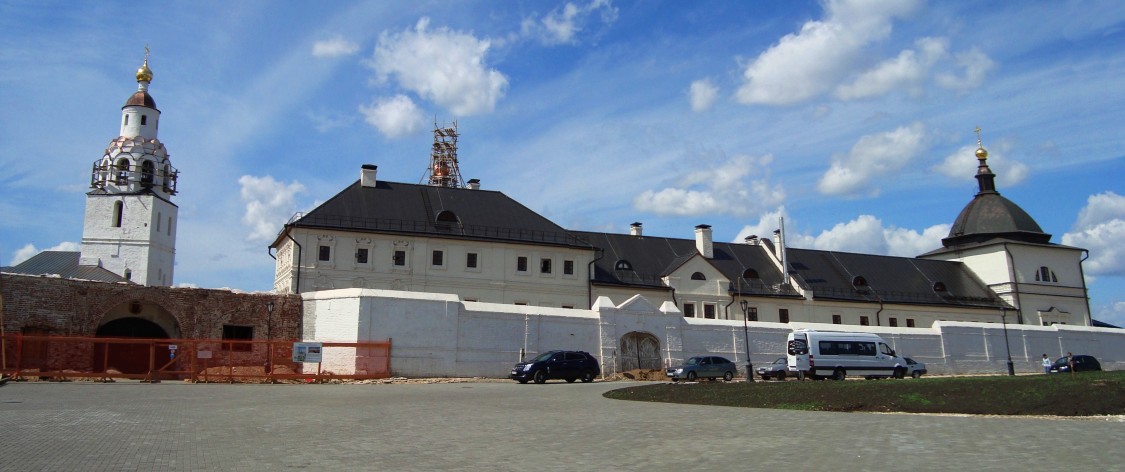 Свияжск. Успенско-Богородичный мужской монастырь. фасады