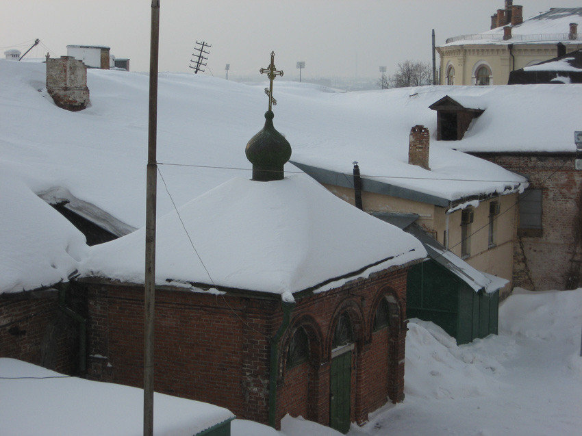 Собор Петра и Павла, Вахитовский район (Казань, город, Республика Татарстан). дополнительная информация, Хозяйственная постройка конца XIX века во дворе собора. Вид с галереи