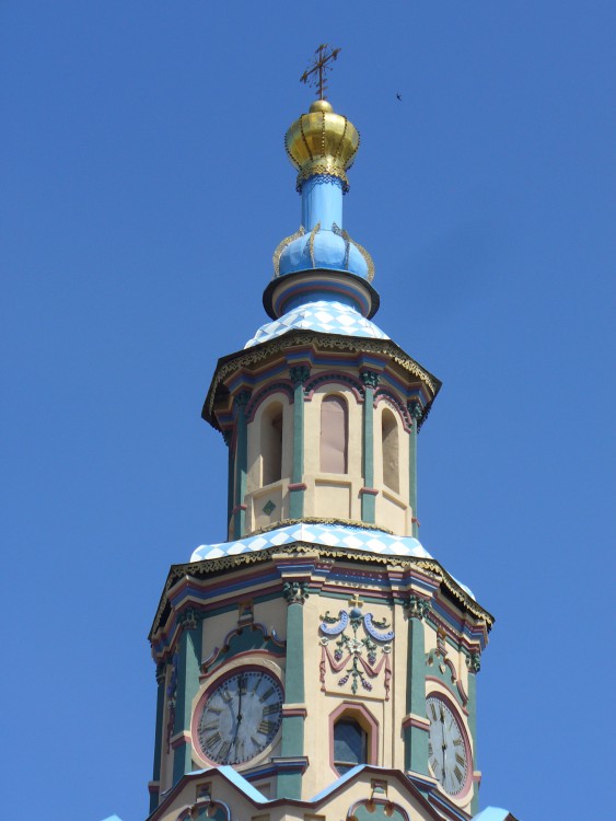 Собор Петра и Павла, Вахитовский район (Казань, город, Республика Татарстан). архитектурные детали, Часы на предпоследнем ярусе колокольни работы известного мастера Петра Ионовича Климова, установлены в 1888-90 годах